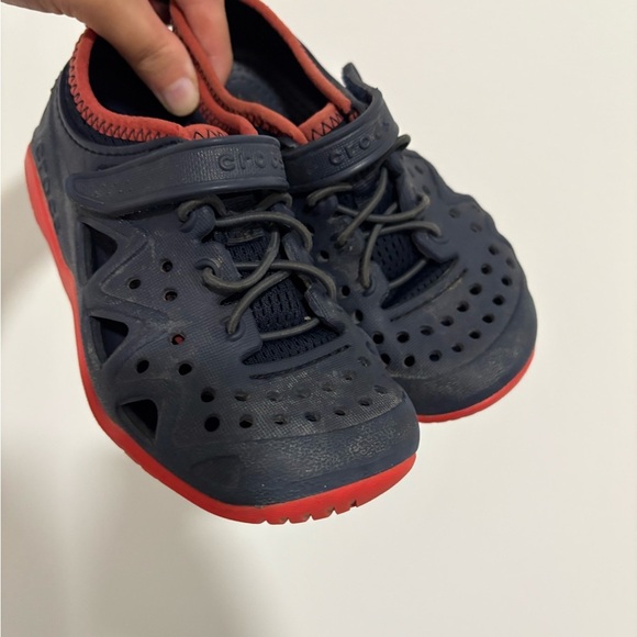 CROCS Swift Blue and Red Water Play Shoes Boy's Kid's Size 11 - Picture 2 of 9
